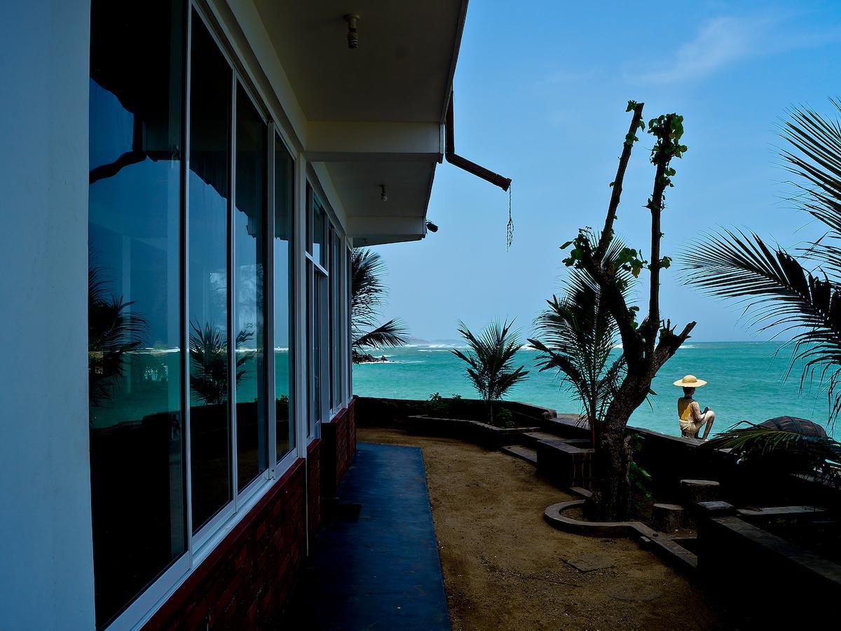 Sayurima Beach Hotel Ahangama Exterior photo