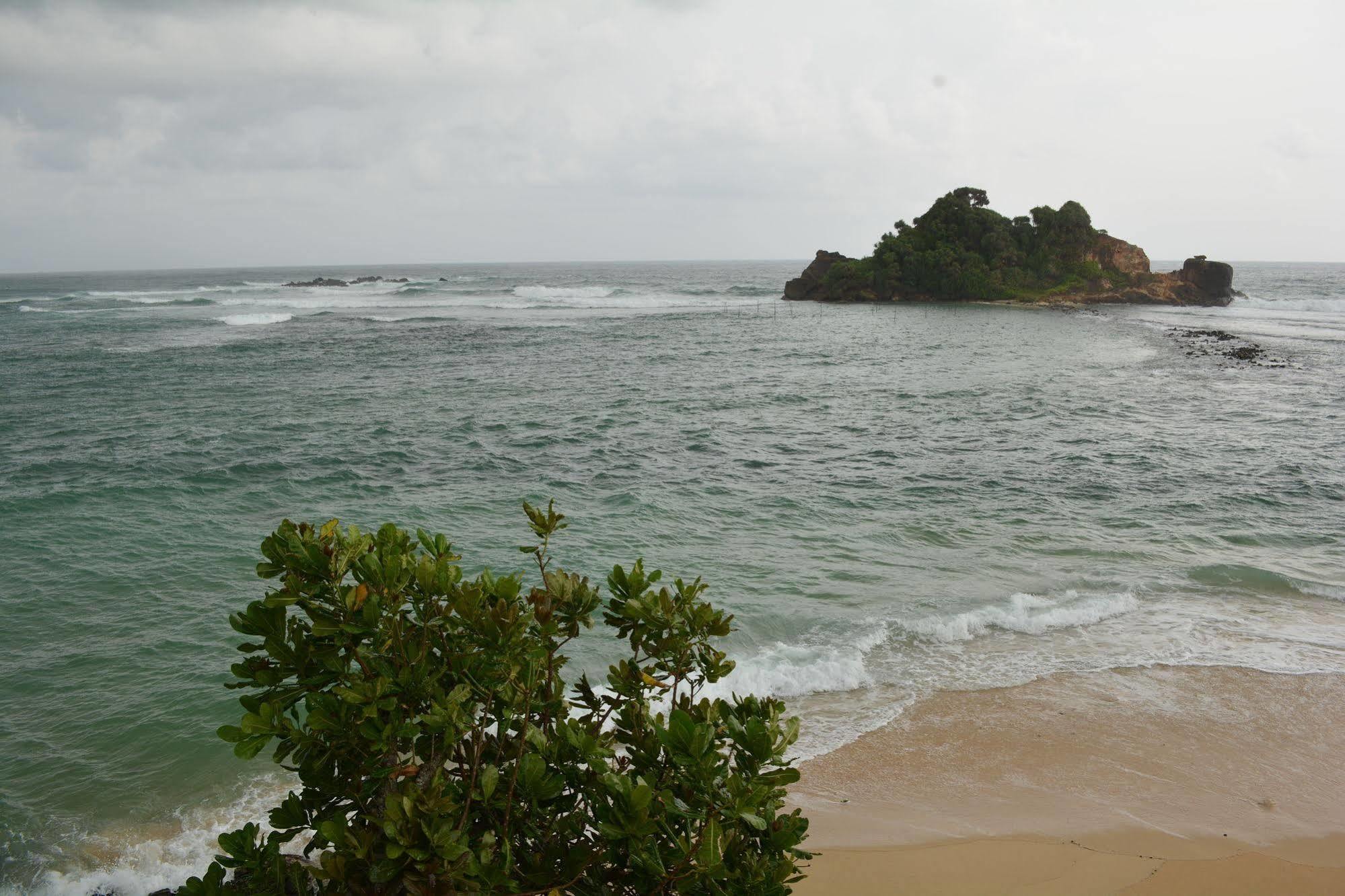 Sayurima Beach Hotel Ahangama Exterior photo